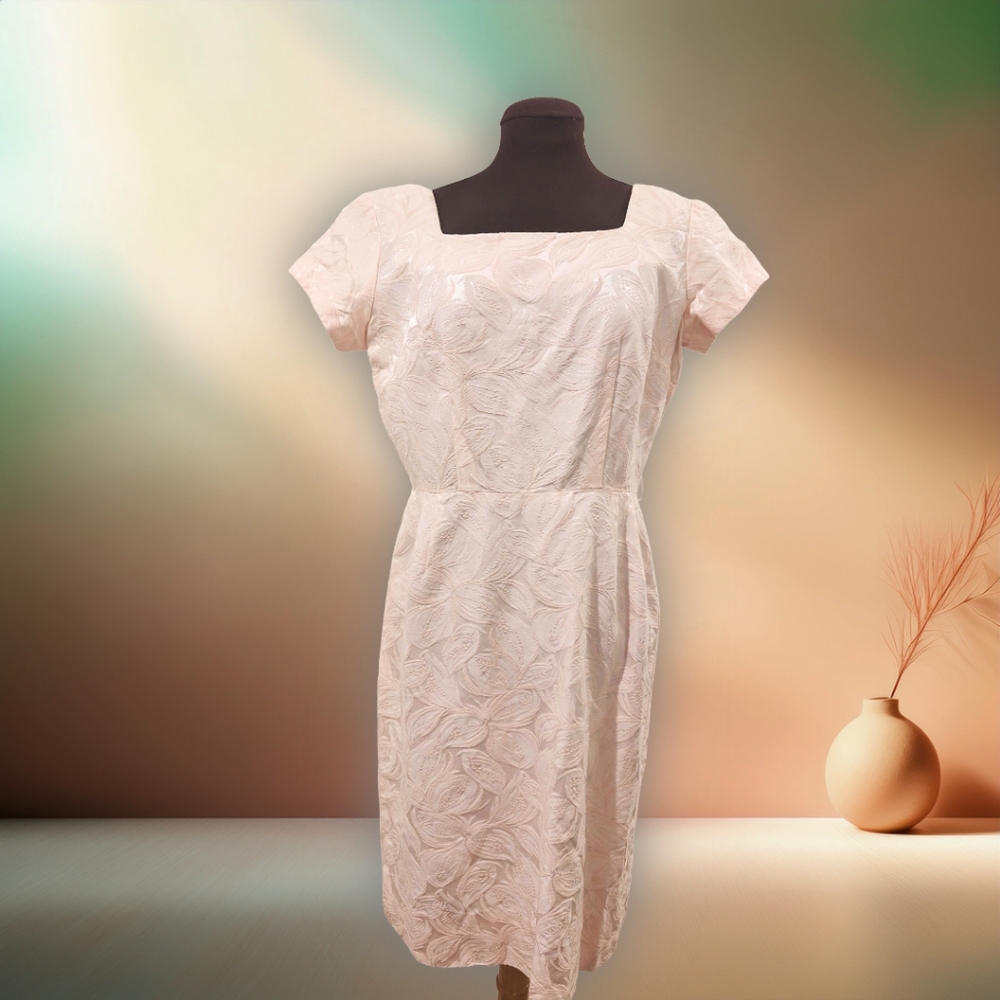 1960s Vintage Peach Brocade Sheath Dress | Size Medium